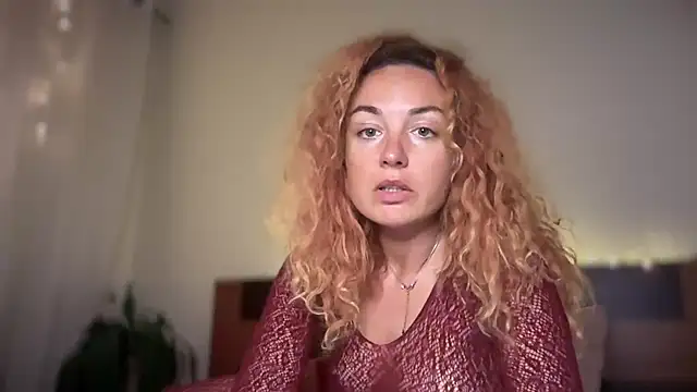 Reddgiirl online show from April 24, 2026, 8:55 pm
