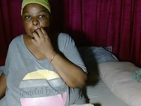 Love-Racheal75 online show from September 19, 2025, 3:16 pm