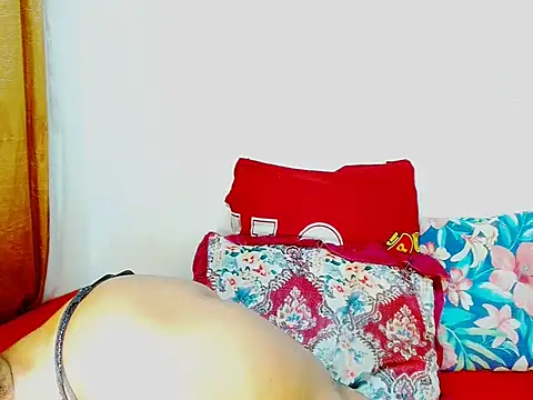 Love-Racheal75 online show from October 9, 2025, 5:57 pm