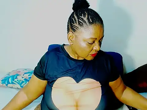 Love-Racheal75 online show from May 3, 2026, 6:29 am
