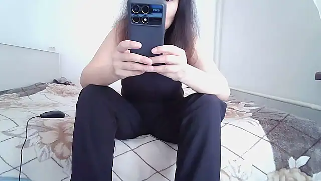 Snapshot of sakuradelreina chatting on February 20, 2026, 4:42 am sakuradelreina online show from February 20, 2026, 4:42 am