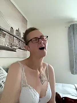 Curvy-Jinx online show from October 23, 2025, 7:40 am