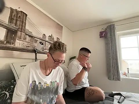 Curvy-Jinx online show from June 11, 2026, 9:17 am