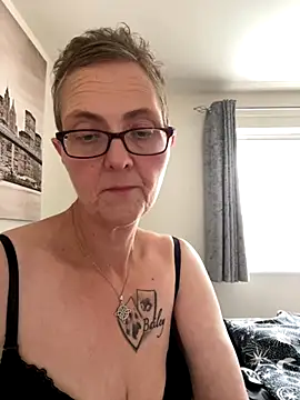 Curvy-Jinx online show from October 8, 2025, 12:07 pm