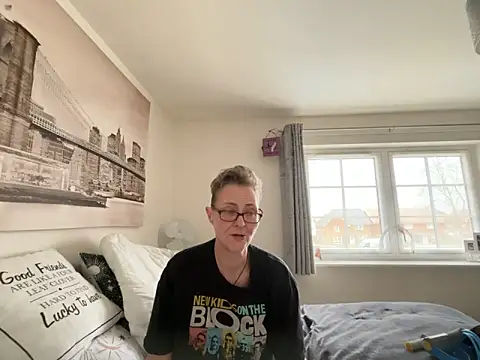 Curvy-Jinx online show from March 12, 2026, 8:29 am