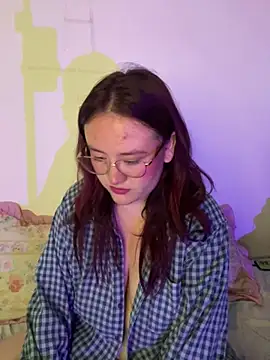 Snapshot of AliaMiller_ chatting on June 17, 2026, 10:19 pm AliaMiller online show from June 17, 2026, 10:19 pm