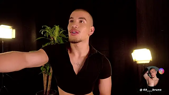 brunoorangel1 online show from July 26, 2026, 12:06 am