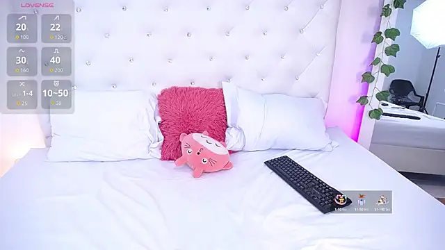 molly curvyhot online show from September 11, 2025, 2:06 pm