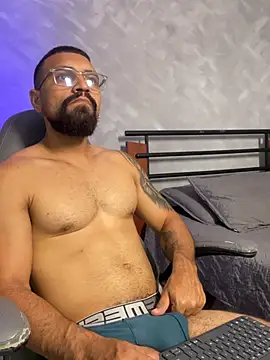 vincentjaxon online show from April 15, 2026, 8:20 pm