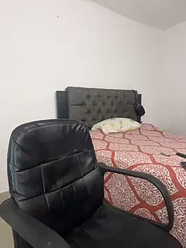 vincentjaxon online show from November 9, 2025, 12:42 pm