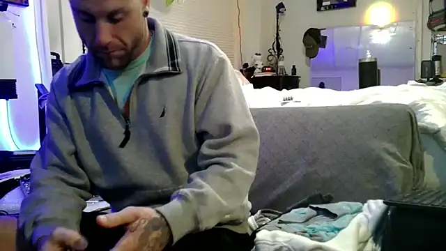 Luv2SuckBWC92 online show from November 29, 2025, 2:44 am