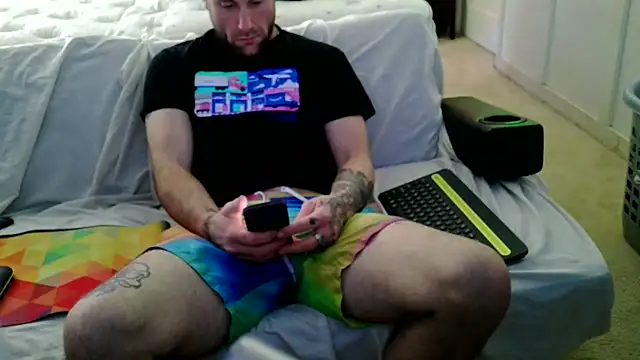 Luv2SuckBWC92 online show from October 3, 2025, 4:52 pm