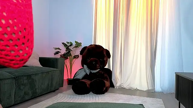 EmaHallee online show from June 17, 2026, 2:55 am