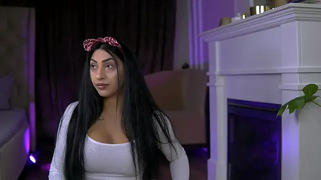 EmaHallee online show from March 9, 2026, 2:59 am