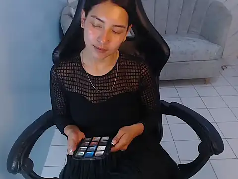 victoria hernandez t  online show from May 1, 2026, 1:38 pm