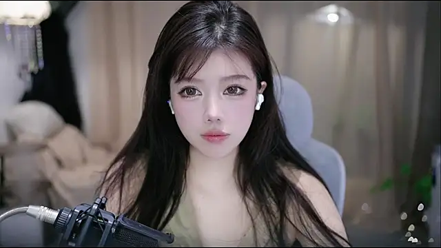 Snapshot of Fortune2Me chatting on March 16, 2026, 5:44 am Fortune2Me online show from March 16, 2026, 5:44 am