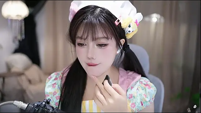 Snapshot of Fortune2Me chatting on March 19, 2026, 4:45 am Fortune2Me online show from March 19, 2026, 4:45 am