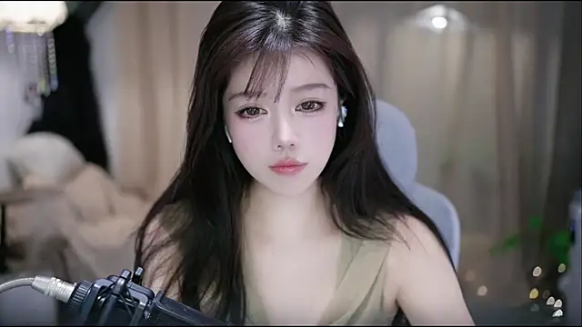 Snapshot of Fortune2Me chatting on March 16, 2026, 5:04 am Fortune2Me online show from March 16, 2026, 5:04 am