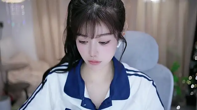 Snapshot of Fortune2Me chatting on February 25, 2026, 6:13 am Fortune2Me online show from February 25, 2026, 6:13 am