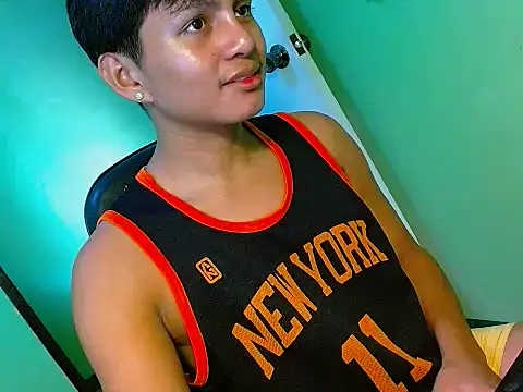 Snapshot of Alexx_143 chatting on July 17, 2026, 12:46 pm Alexx 143 online show from July 17, 2026, 12:46 pm