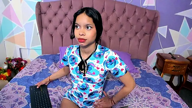 CloeyGraweing online show from October 19, 2025, 3:04 pm