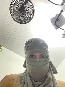 Lucasmachonovinho online show from February 4, 2026, 2:17 am