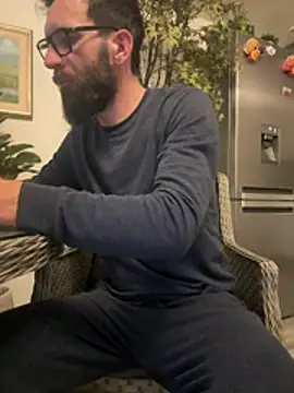Snapshot of Michel_huge chatting on June 14, 2026, 9:16 pm Michel huge online show from June 14, 2026, 9:16 pm