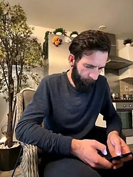 Michel huge online show from November 19, 2025, 8:03 am