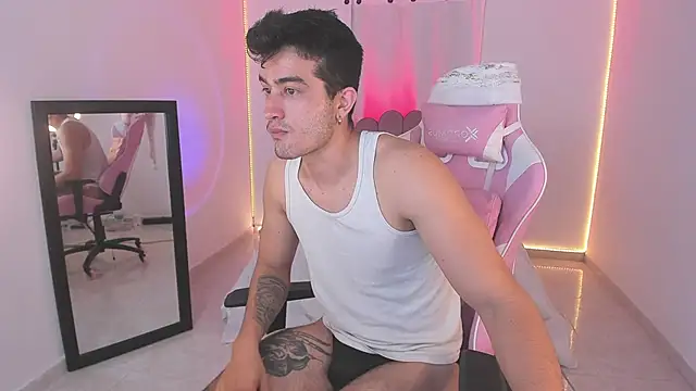 CamCumBoy online show from December 4, 2025, 8:46 am