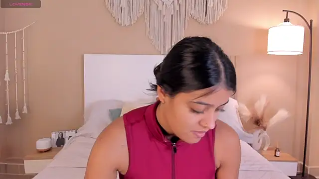 Camila Bustamante online show from May 20, 2026, 1:52 pm