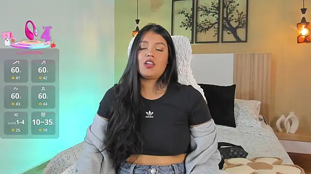 Camila Bustamante online show from October 7, 2025, 3:13 pm