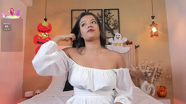 Camila Bustamante online show from October 28, 2025, 4:39 pm