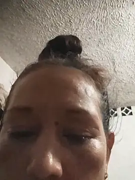 marinita13 online show from October 11, 2025, 11:28 pm