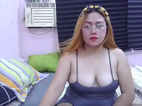 WildPussy4uxx online show from February 14, 2026, 2:28 pm