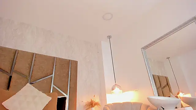 scarlethlux online show from January 10, 2026, 12:11 pm