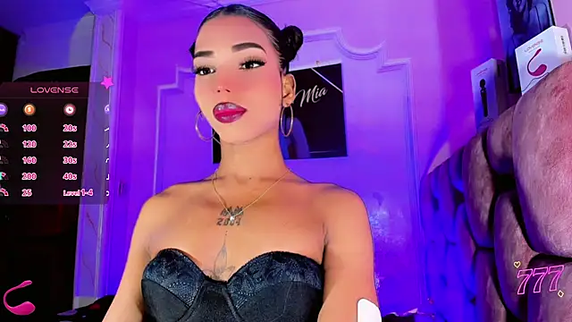 LADY-HOT-SEXY- online show from July 18, 2026, 6:11 am