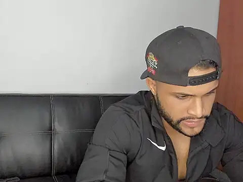 Pier Simons online show from October 2, 2025, 5:44 am