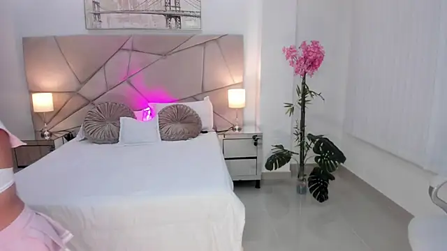 July Adams online show from December 21, 2025, 4:14 am