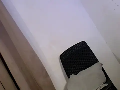 spicyhugecock online show from March 6, 2026, 12:49 am