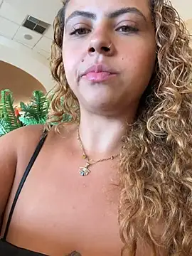 Chloe Leaozinho online show from March 4, 2026, 4:59 pm