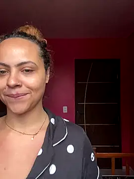 Chloe Leaozinho online show from October 7, 2025, 6:20 pm