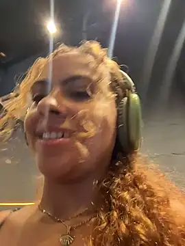 Chloe Leaozinho online show from February 20, 2026, 3:36 pm