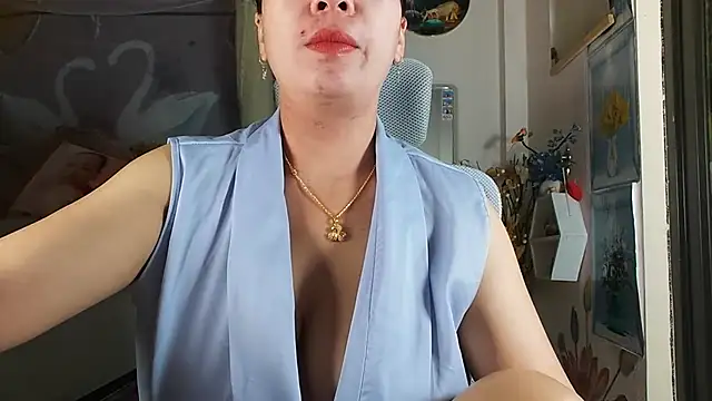 Snapshot of lyly_asian chatting on July 17, 2026, 10:18 pm lyly asian online show from July 17, 2026, 10:18 pm