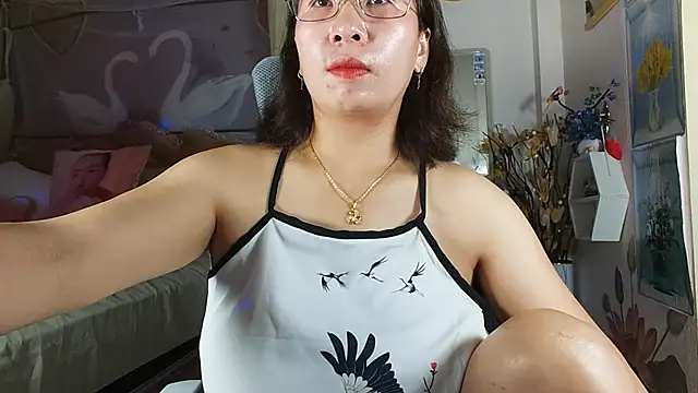 Snapshot of lyly_asian chatting on July 25, 2026, 2:23 pm lyly asian online show from July 25, 2026, 2:23 pm