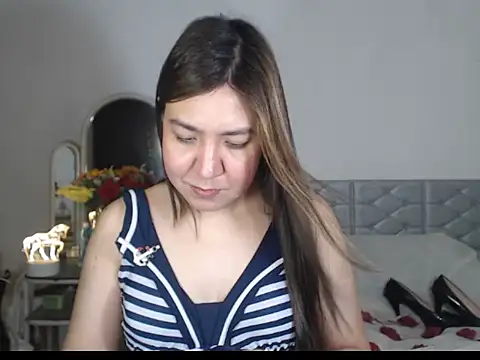 stellahugeX online show from December 5, 2025, 10:03 am