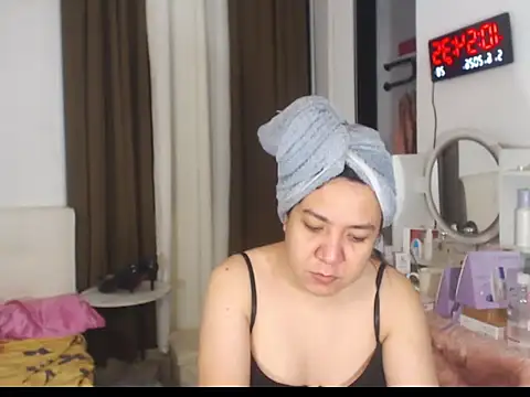 stellahugeX online show from June 5, 2026, 2:56 pm