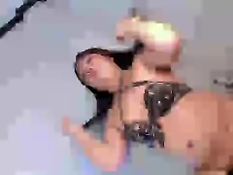 Snapshot of Dwarffuckingfinaxx chatting on October 28, 2025, 4:57 am Dwarffuckingfinaxx online show from October 28, 2025, 4:57 am