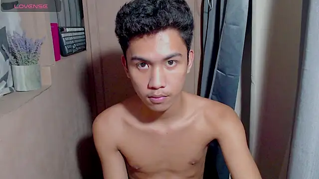 Demure Asian143 online show from April 25, 2026, 5:43 pm