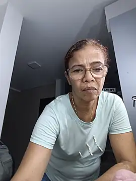 Snapshot of Merybeks chatting on July 10, 2026, 10:48 am Merybeks online show from July 10, 2026, 10:48 am