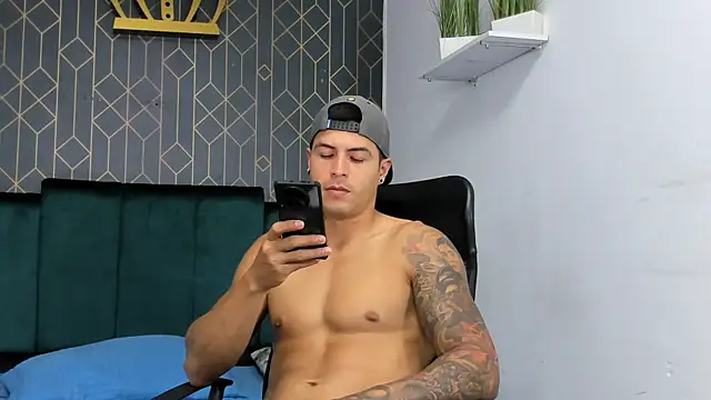 andres-clark92 online show from June 26, 2026, 6:36 pm